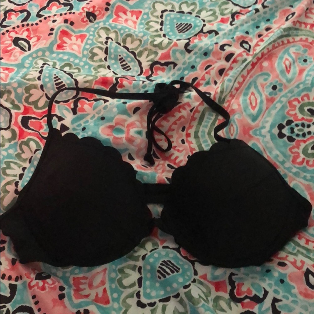 Scalloped edge bikini top